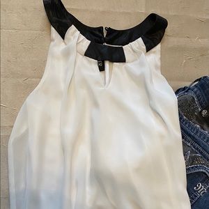 Sleeveless blouse